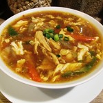 え 町田なのに ネパール餃子酒場 そるてぃ - ホット＆サワースープ