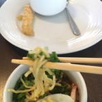 100 Sails Restaurant & Bar - 麺とすっぱ醤油スープ