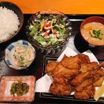 呑喰レトロ酒場コマネチ - ザンギ定食