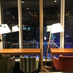 韓国料理bibim’ - 窓際カウンター席