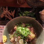 にこみや 岳 - もつ煮込み、おばんざい3種盛り