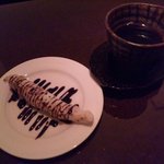 EMISU - 千代子ピザセット　1200　　（チョコのピザとコーヒー）