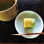 両口屋是清 - 料理写真:お抹茶と生菓子