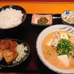 Nomikuiretoro Sakaba Komanechi - 豚汁定食
