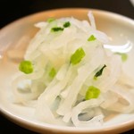 そ！これこれ 豚肉屋 - 定食に付いてくる「お漬物」