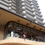 サワディー - タワーマンションの2階です