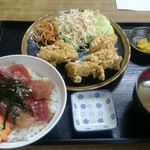 魚八 - 鶏唐揚げ＋マグロ漬け丼セット 735円