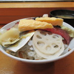 麻布 魚治鮨 - 特別ちらし丼 870円。