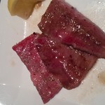 大同苑 - 前沢牛のロースはレアで。