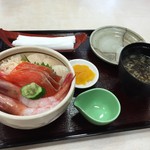 恵比寿屋食堂 - 「北海丼(えび・ほたて・かに・サーモン)」