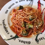 プチレストラン カナモリ - ベーコンとブロッコリーのトマトパスタ