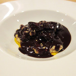 ラ・トラース - 穴子のマトロート。穴子のフリットにマンジャリンショコラと赤ワインのソース にんじんピュレ(2016.11月)