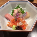 日本料理 とくを - 向附・手前右から時計回りに「車海老湯通し」「赤貝」「ヨコワ」「明石の鯛」「縞鯵」