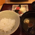 山玄茶 - 御飯・止椀・香物・「新米の白米をそのまま軽く一膳」「岡山大和蜆のお味噌汁」