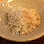 山玄茶 - 御飯・「釜揚げしらすと鯛のふりかけで軽く一膳」
