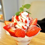 ホットケーキパーラー フルフル - '16.12苺パフェ