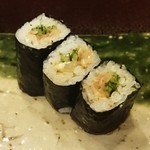 すし処 宮葉 - 赤貝ヒモとキュウリの巻物