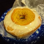 CAMDEN'S BLUE STAR DONUTS DAIKANYAMA - 〇アップルクリームチーズ380円