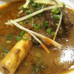 インド･パキスタン料理 ホット・スプーン - 大きな脛肉がドーン！