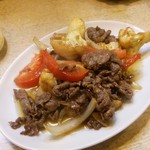 ゆたか - 牛肉とカリフラワー、トマトの炒め