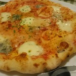 パスタイオ・コッコ - ゴルゴンゾーラとモッツァレラのピッツァ