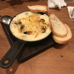 わいん食堂４４ - ベーコンとアボガドのグラタン