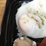ほっともっと - 目玉焼きが鎮座している。