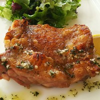 レオーネ・マルチアーノ - チキンの炭火焼きハーブオイルがけ