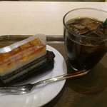 FORESTY cafe - りんごのキャラメルケーキとアイスコーヒーのセットです。(2016年12月)