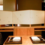 虎白 - 絵が壁にも書かれています