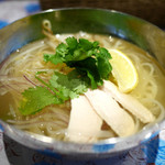 原宿餃子樓 麻辣湯の店 - 鶏肉のフォー