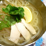 原宿餃子樓 麻辣湯の店 - 鶏肉のフォー（480円）