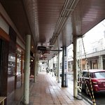 シュトラウス - その後ガード下商店街歩道をしらばく歩いて行くと(100m位)