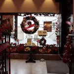 シュトラウス - ばっちりとクリスマス装飾を施した店の入口からは、津軽弁が行き交う
      青森市の田舎な雰囲気をまるで感じられません。