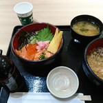 駿河丸 静岡サービスエリア店 - サーモン親子丼+乱切りそばセット：1,200円+200円