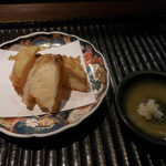 揚物　海老しんじょの蓮根はさみ揚げ