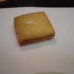 天ぷら 京星 - 海老真丈のパン挟み。