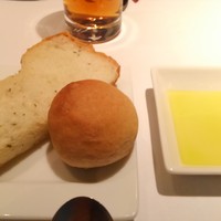 ラーゴ - ②全粒粉とハーブのパン