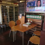 バンセンストア - メインのテーブル席