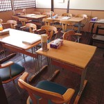 バンセンストア - メインのテーブル席