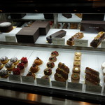 レ・カカオ - 2016年12月：ケーキのショーケース。全てチョコ系だったと思います♡
