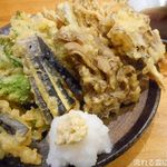 笹とり - きのこと冬野菜の天ぷら