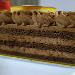 レ・カカオ - 2016年12月：ショコラ・オランジュ(\600)…オレンジ入りチョコレートクリームとグランマルニエ風味のカカオ生地の層構造