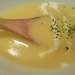 洋食カフェもみじ堂 - コーンポタージュ（アップ）：スープ・サラダ・ライス