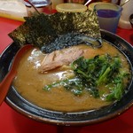 家系ラーメン 王道 - デフォルトラーメン490円(税込)