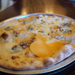 リストランテ　ディ・カナレット - ピッツァ、カナーレ・ベッロ（5種のチーズ）