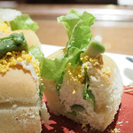 テディ・ルーズヴェルト・ラウンジ - ズワイ蟹とアボカドのサンドウィッチ、フレンチフライポテト添え