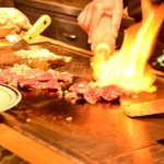 ステーキハウス亜伊由 - ～ステーキハウス亜伊由～
      熟成牛ロースステーキ、炎のパフォーマンス