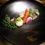 御料理 光安 - 野菜の八寸：こかぶら，金時人参，ヒラタケ，紅芯大根，にんじん葉，安納芋，海老芋