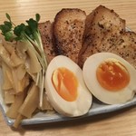煮干そば 流。 - おつまみ3種盛り(500円)